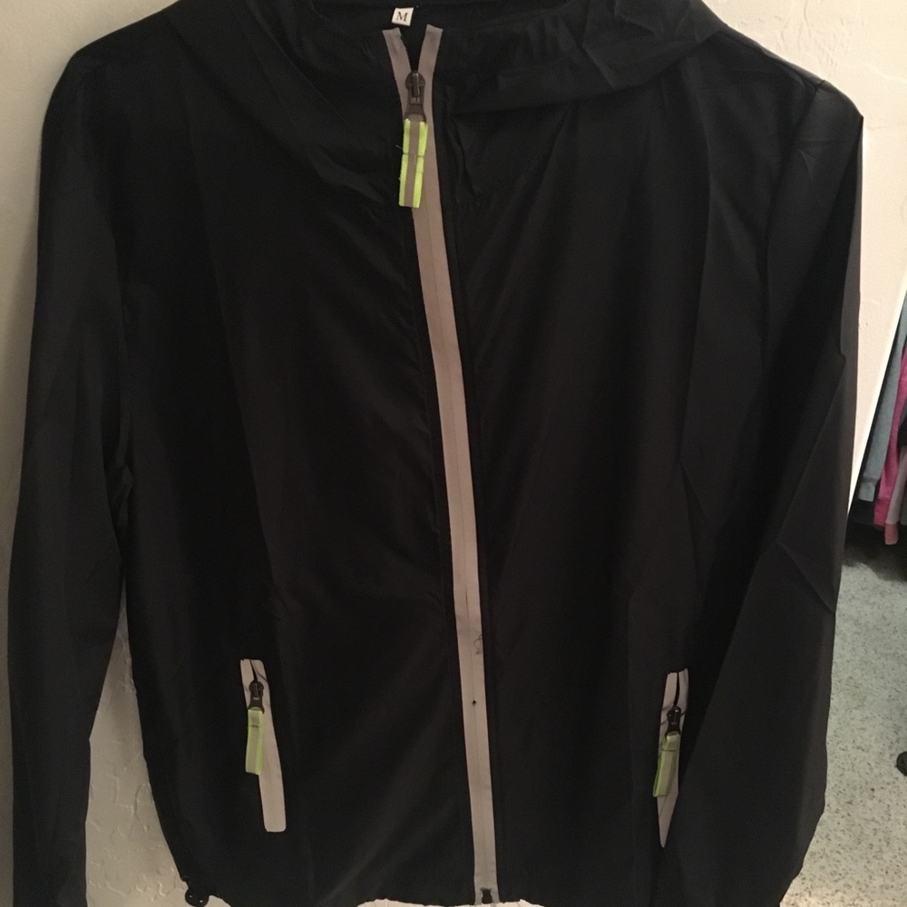 Black running windbreaker. M